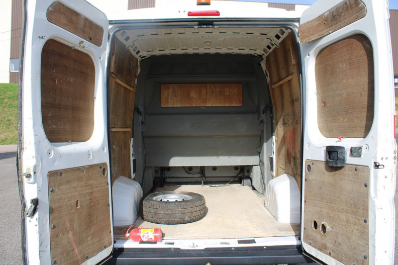 Photo 8 de l'offre de CITROEN JUMPER 35 L2H2 CONFORT 2L BLUEHDI 130 CV BOITE 6V GPS USB REGULATEUR BLUETOOTH 7 PLACES à 18900€ chez Bougel transactions