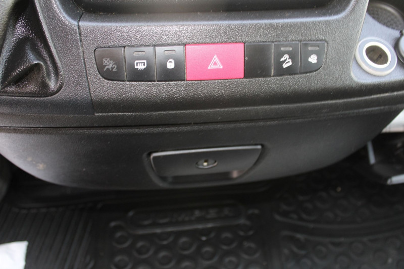 Photo 19 de l'offre de CITROEN JUMPER 35 L2H2 CONFORT 2L BLUEHDI 130 CV BOITE 6V GPS USB REGULATEUR BLUETOOTH 7 PLACES à 18900€ chez Bougel transactions