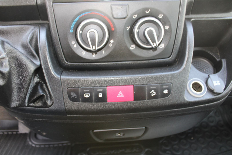 Photo 16 de l'offre de CITROEN JUMPER 35 L2H2 CONFORT 2L BLUEHDI 130 CV BOITE 6V GPS USB REGULATEUR BLUETOOTH 7 PLACES à 18900€ chez Bougel transactions