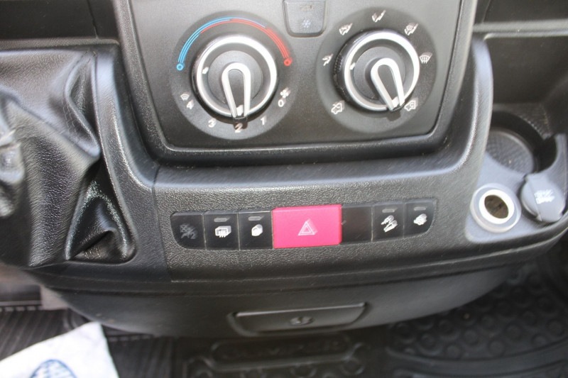 Photo 15 de l'offre de CITROEN JUMPER 35 L2H2 CONFORT 2L BLUEHDI 130 CV BOITE 6V GPS USB REGULATEUR BLUETOOTH 7 PLACES à 18900€ chez Bougel transactions