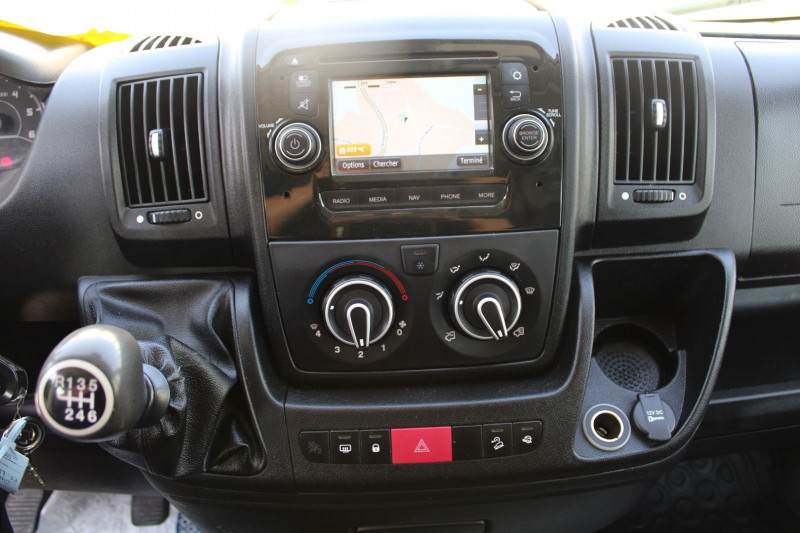 Photo 13 de l'offre de CITROEN JUMPER 35 L2H2 CONFORT 2L BLUEHDI 130 CV BOITE 6V GPS USB REGULATEUR BLUETOOTH 7 PLACES à 18900€ chez Bougel transactions