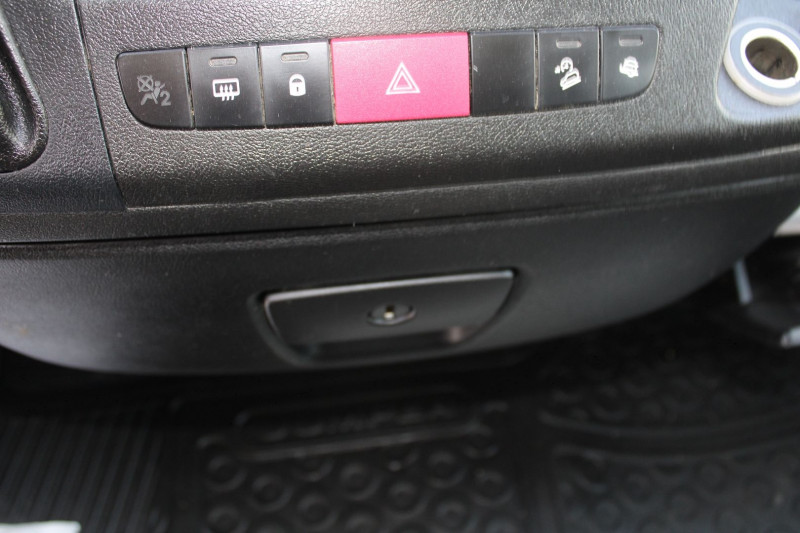 Photo 18 de l'offre de CITROEN JUMPER 35 L2H2 CONFORT 2L BLUEHDI 130 CV BOITE 6V GPS USB REGULATEUR BLUETOOTH 7 PLACES à 18900€ chez Bougel transactions