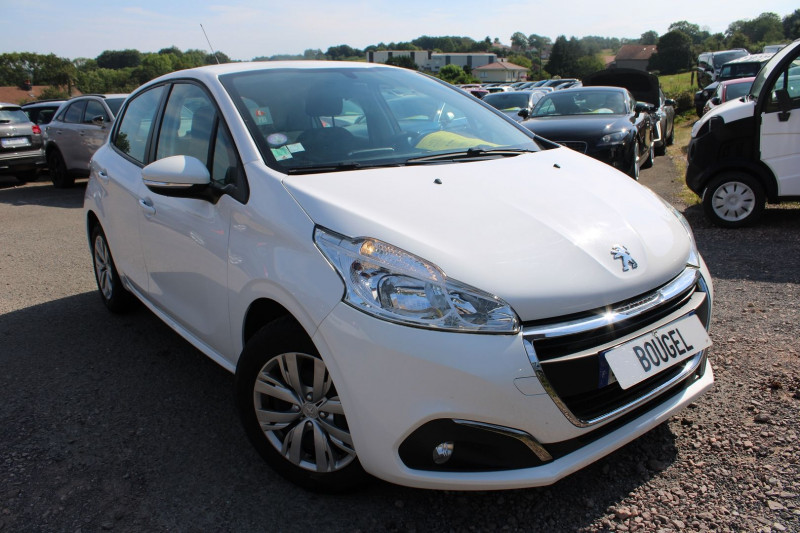 Peugeot 208 II AFFAIRE 82 CV ESSENCE PREMIUM PACK GPS 3D CLIM AUDIO USB RE BLUETOOTH RÃGULATEUR Essence BLANC BANQUISE Occasion à vendre