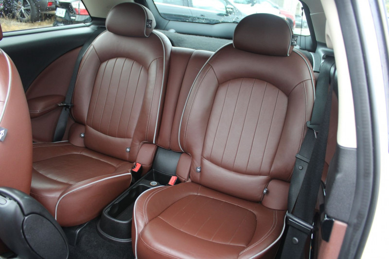 Photo 9 de l'offre de MINI PACEMAN COOPER 122 CV ESSENCE CLIM CUIR SPORT AUDIO TOIT OUVRANT PANO JA 17 RÃGULATEUR à 13990€ chez Bougel transactions