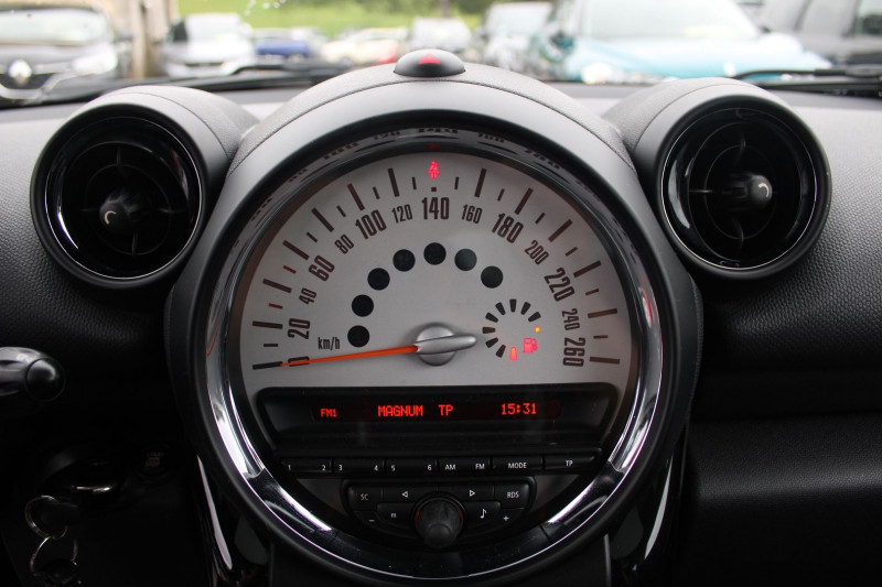 Photo 14 de l'offre de MINI PACEMAN COOPER 122 CV ESSENCE CLIM CUIR SPORT AUDIO TOIT OUVRANT PANO JA 17 RÃGULATEUR à 13990€ chez Bougel transactions