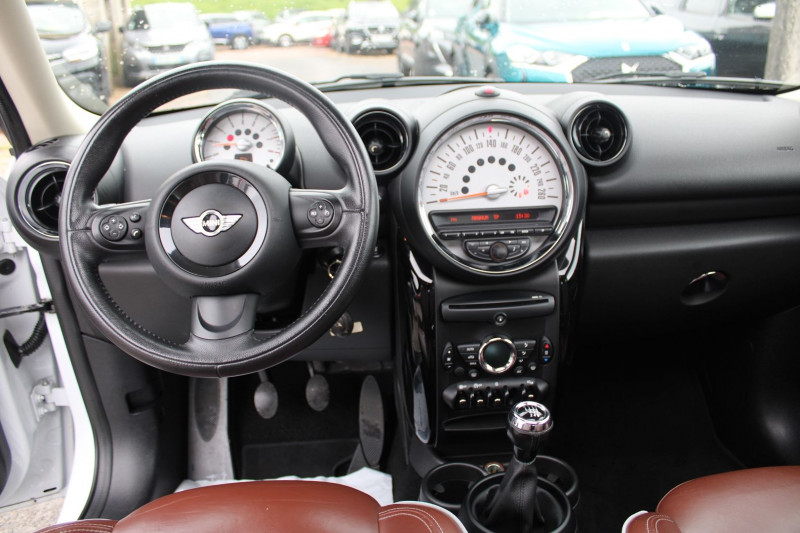 Photo 10 de l'offre de MINI PACEMAN COOPER 122 CV ESSENCE CLIM CUIR SPORT AUDIO TOIT OUVRANT PANO JA 17 RÃGULATEUR à 13990€ chez Bougel transactions