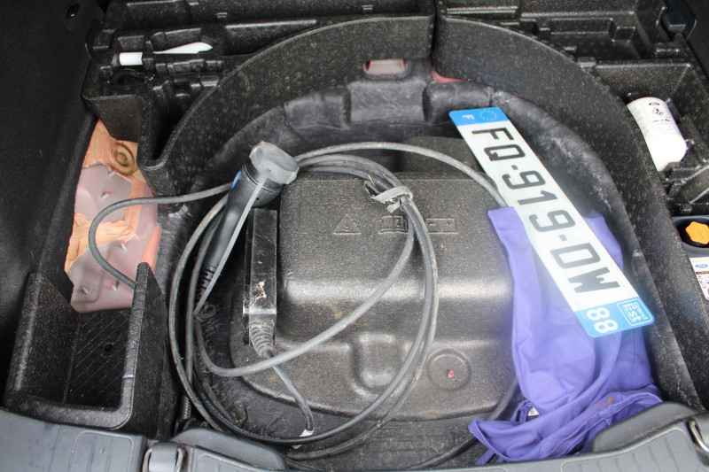 Photo 7 de l'offre de FORD KUGA 4 ST-LINE 2L5 HYBRID 225 CV PHEV GPS 3D CAMÃRA FULL LED I-COKPIT RE BOITE AUTO CVT à 18500€ chez Bougel transactions