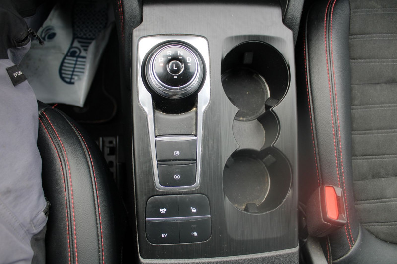 Photo 20 de l'offre de FORD KUGA 4 ST-LINE 2L5 HYBRID 225 CV PHEV GPS 3D CAMÃRA FULL LED I-COKPIT RE BOITE AUTO CVT à 18500€ chez Bougel transactions