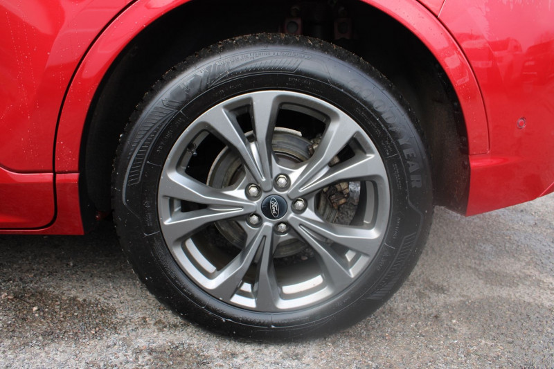 Photo 9 de l'offre de FORD KUGA 4 ST-LINE 2L5 HYBRID 225 CV PHEV GPS 3D CAMÃRA FULL LED I-COKPIT RE BOITE AUTO CVT à 18500€ chez Bougel transactions