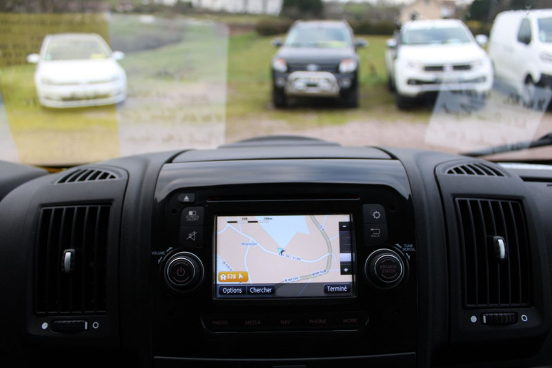 Photo 14 de l'offre de CITROEN JUMPER PLATEAU GPS 3D PLATEAU=3M30 "7 PLACES" 2L HDI 160 CV ATTELAGE BLUETOOTH TVA=18250 E HT à 21900€ chez Bougel transactions