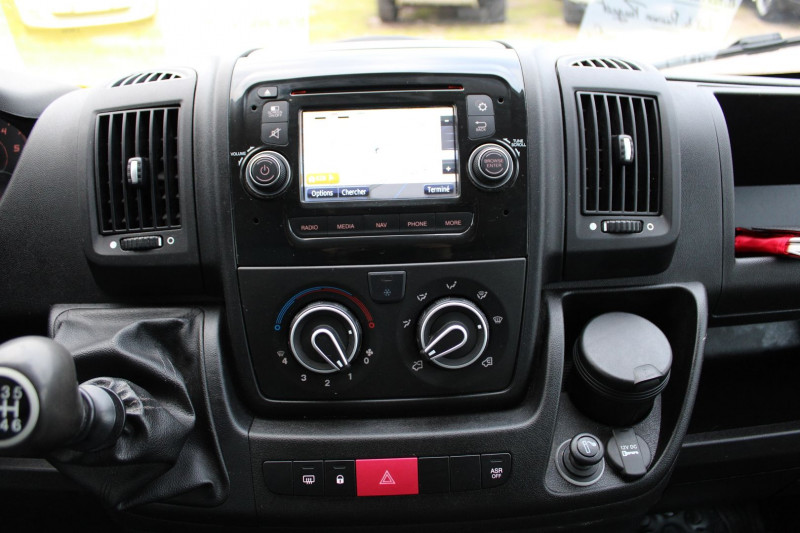 Photo 12 de l'offre de CITROEN JUMPER PLATEAU GPS 3D PLATEAU=3M30 "7 PLACES" 2L HDI 160 CV ATTELAGE BLUETOOTH TVA=18250 E HT à 21900€ chez Bougel transactions