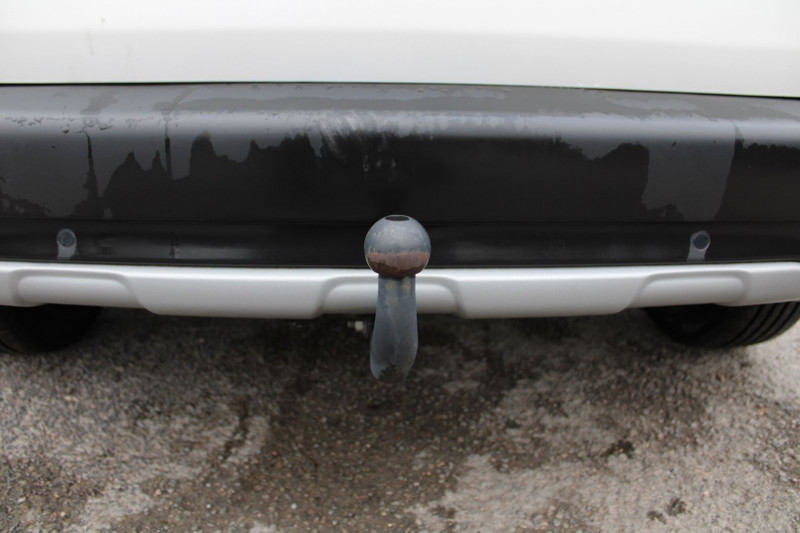 Photo 7 de l'offre de PEUGEOT 2008 II 1L5 BLUEHDI 100 CV ALLURE GPS USB MI CUIR REGULATEUR BLUETOOTH JA 17  CLIM AUTO à 13200€ chez Bougel transactions