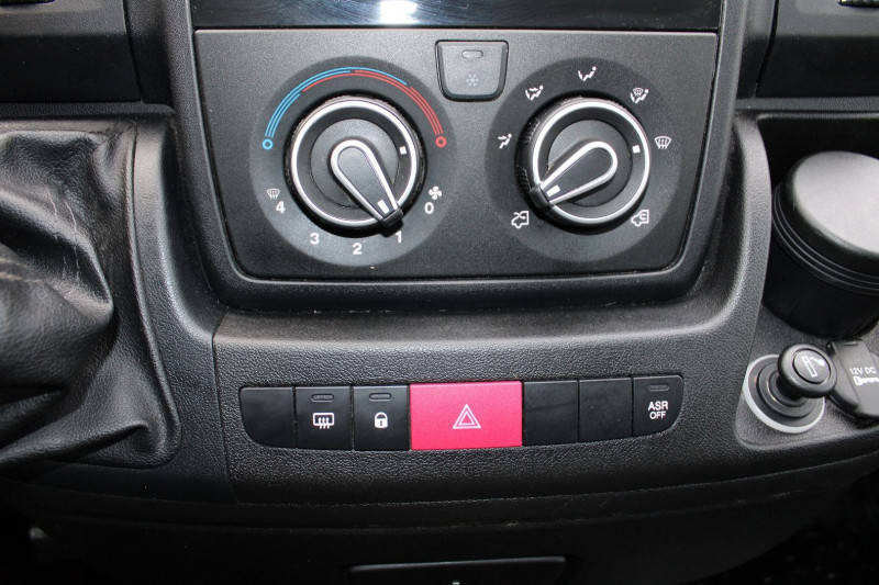 Photo 15 de l'offre de CITROEN JUMPER PLATEAU GPS 3D PLATEAU=3M30 "7 PLACES" 2L HDI 160 CV ATTELAGE BLUETOOTH TVA=18250 E HT à 21900€ chez Bougel transactions