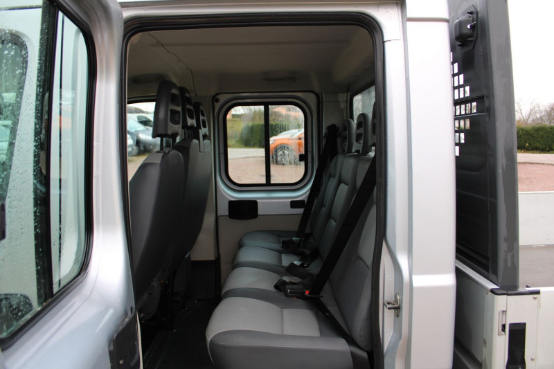 Photo 9 de l'offre de CITROEN JUMPER PLATEAU GPS 3D PLATEAU=3M30 "7 PLACES" 2L HDI 160 CV ATTELAGE BLUETOOTH TVA=18250 E HT à 21900€ chez Bougel transactions