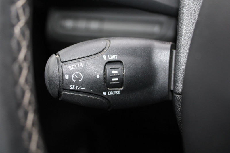 Photo 11 de l'offre de PEUGEOT 2008 II 1L5 BLUEHDI 100 CV ALLURE GPS USB MI CUIR REGULATEUR BLUETOOTH JA 17  CLIM AUTO à 13200€ chez Bougel transactions