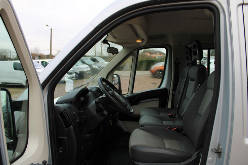 Photo 8 de l'offre de CITROEN JUMPER PLATEAU GPS 3D PLATEAU=3M30 "7 PLACES" 2L HDI 160 CV ATTELAGE BLUETOOTH TVA=18250 E HT à 21900€ chez Bougel transactions