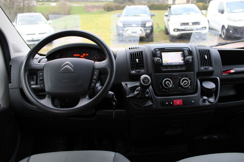 Photo 10 de l'offre de CITROEN JUMPER PLATEAU GPS 3D PLATEAU=3M30 "7 PLACES" 2L HDI 160 CV ATTELAGE BLUETOOTH TVA=18250 E HT à 21900€ chez Bougel transactions