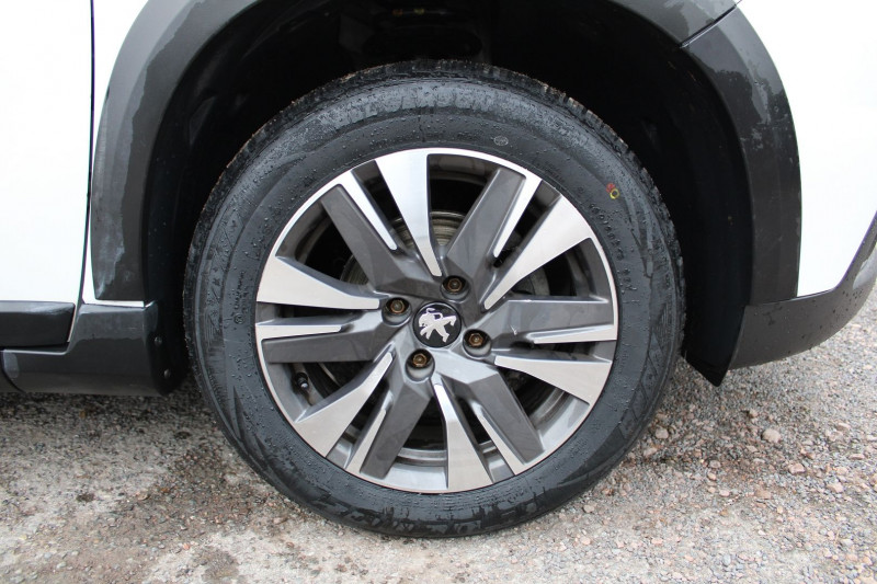 Photo 8 de l'offre de PEUGEOT 2008 II 1L5 BLUEHDI 100 CV ALLURE GPS USB MI CUIR REGULATEUR BLUETOOTH JA 17  CLIM AUTO à 13200€ chez Bougel transactions