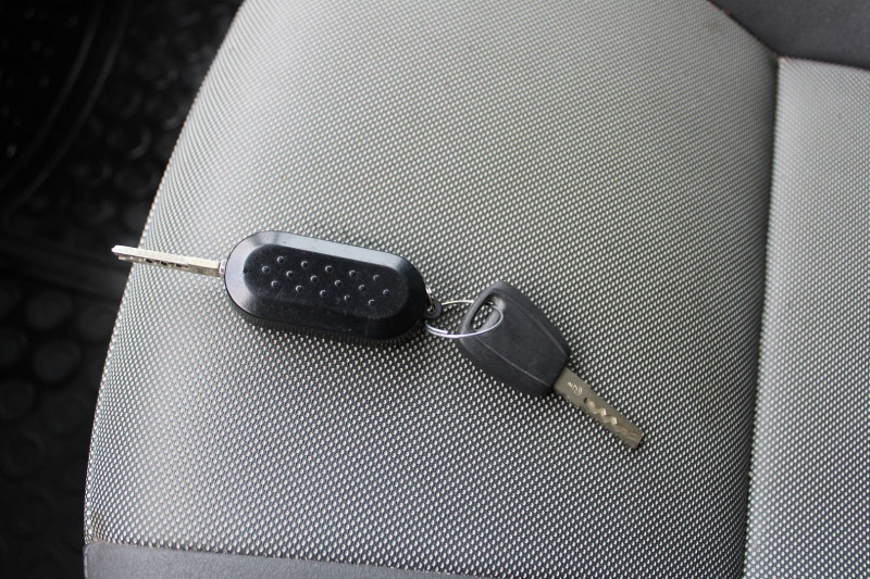 Photo 17 de l'offre de CITROEN JUMPER PLATEAU GPS 3D PLATEAU=3M30 "7 PLACES" 2L HDI 160 CV ATTELAGE BLUETOOTH TVA=18250 E HT à 21900€ chez Bougel transactions