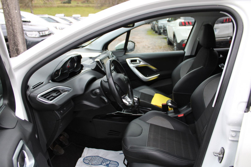 Photo 9 de l'offre de PEUGEOT 2008 II 1L5 BLUEHDI 100 CV ALLURE GPS USB MI CUIR REGULATEUR BLUETOOTH JA 17  CLIM AUTO à 13200€ chez Bougel transactions