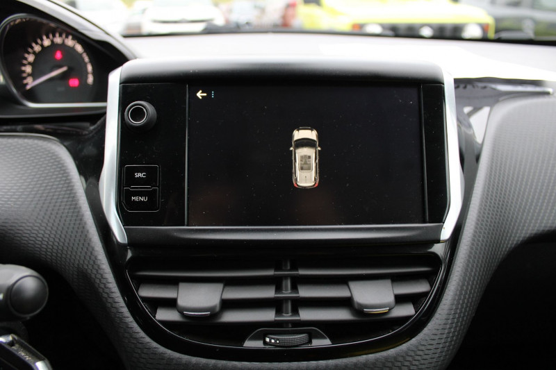 Photo 13 de l'offre de PEUGEOT 2008 II 1L5 BLUEHDI 100 CV ALLURE GPS USB MI CUIR REGULATEUR BLUETOOTH JA 17  CLIM AUTO à 13200€ chez Bougel transactions