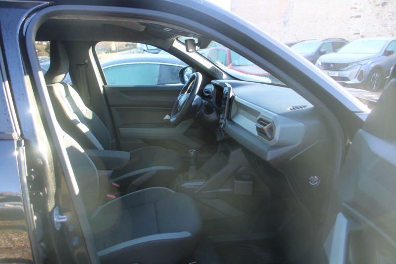 Photo 9 de l'offre de DACIA DUSTER VI EXTREME 4X4 TCE 130 CV BOITE 6V CAMÃRA GPS LINK USB JA 17 REGULATEUR BLUETOOTH à 27900€ chez Bougel transactions