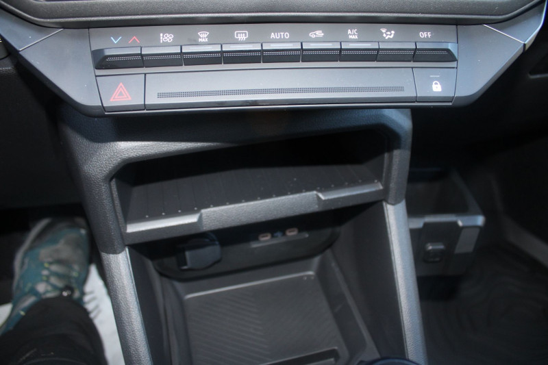 Photo 16 de l'offre de DACIA DUSTER VI EXTREME 4X4 TCE 130 CV BOITE 6V CAMÃRA GPS LINK USB JA 17 REGULATEUR BLUETOOTH à 27900€ chez Bougel transactions