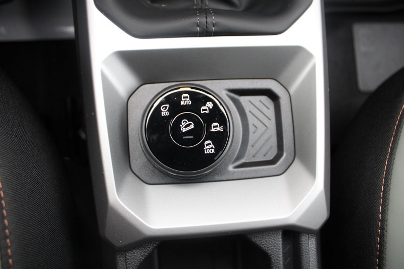Photo 16 de l'offre de DACIA DUSTER VI EXTREME TCE 130 CV "4X4" GPS 3D I-COKPIT CAMÃRA 360Â° JA 17 FULL LED PACK HIVER à 27990€ chez Bougel transactions