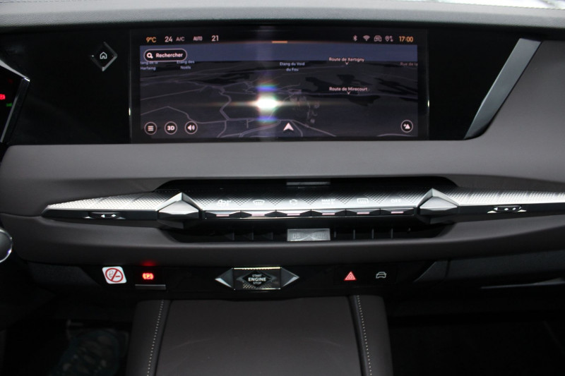 Photo 18 de l'offre de DS DS4 CROSS III HDI 130 CV GPS 3D CAMÃRA FULL LED I-COKPIT JA 19 TOIT PANO USB BOITE AUTO EAT-8 à 28900€ chez Bougel transactions