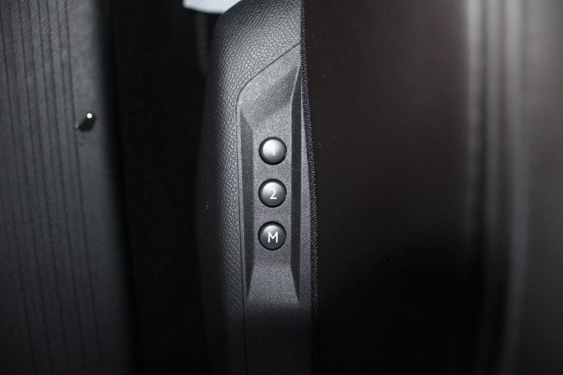 Photo 13 de l'offre de DS DS4 CROSS III HDI 130 CV GPS 3D CAMÃRA FULL LED I-COKPIT JA 19 TOIT PANO USB BOITE AUTO EAT-8 à 28900€ chez Bougel transactions