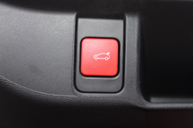 Photo 7 de l'offre de DS DS4 CROSS III HDI 130 CV GPS 3D CAMÃRA FULL LED I-COKPIT JA 19 TOIT PANO USB BOITE AUTO EAT-8 à 28900€ chez Bougel transactions