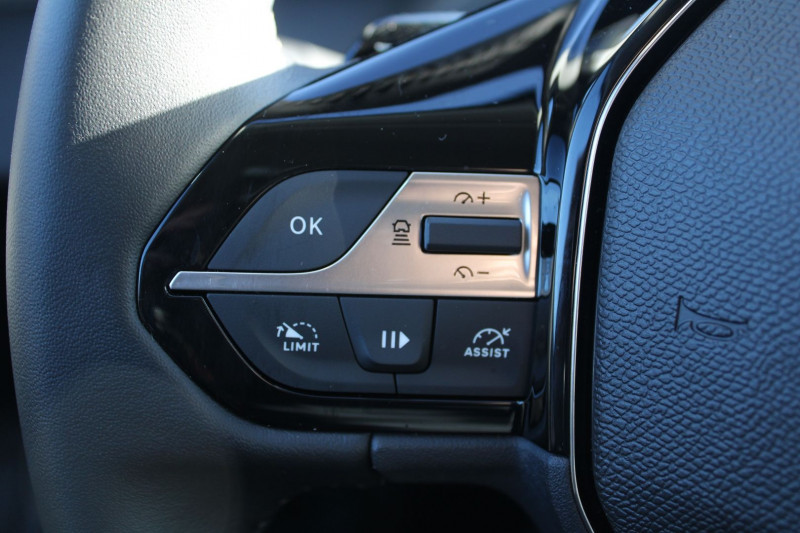 Photo 11 de l'offre de PEUGEOT 408 HYBRID 136 CV ALLURE DSC6 BOITE AUTO CAMÃRA GRAND GPS 3D CUIR  JA 19  FULL LEDS à 27900€ chez Bougel transactions
