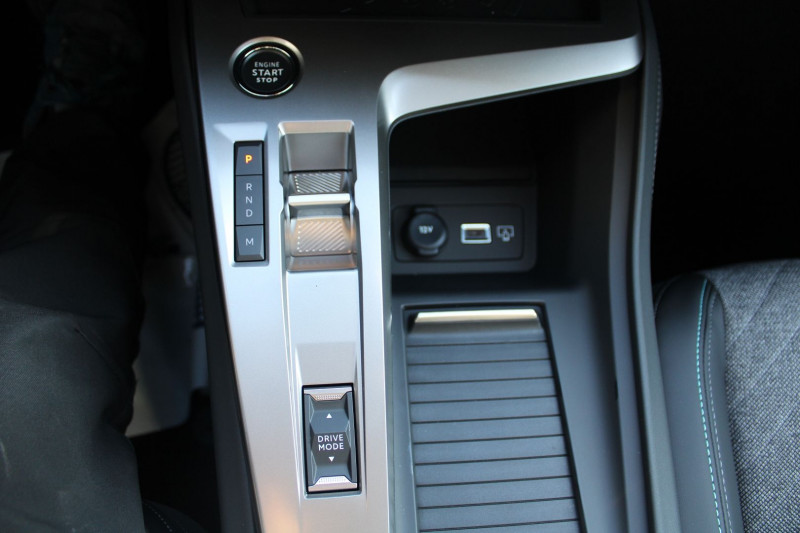 Photo 16 de l'offre de PEUGEOT 408 HYBRID 136 CV ALLURE DSC6 BOITE AUTO CAMÃRA GRAND GPS 3D CUIR  JA 19  FULL LEDS à 27900€ chez Bougel transactions