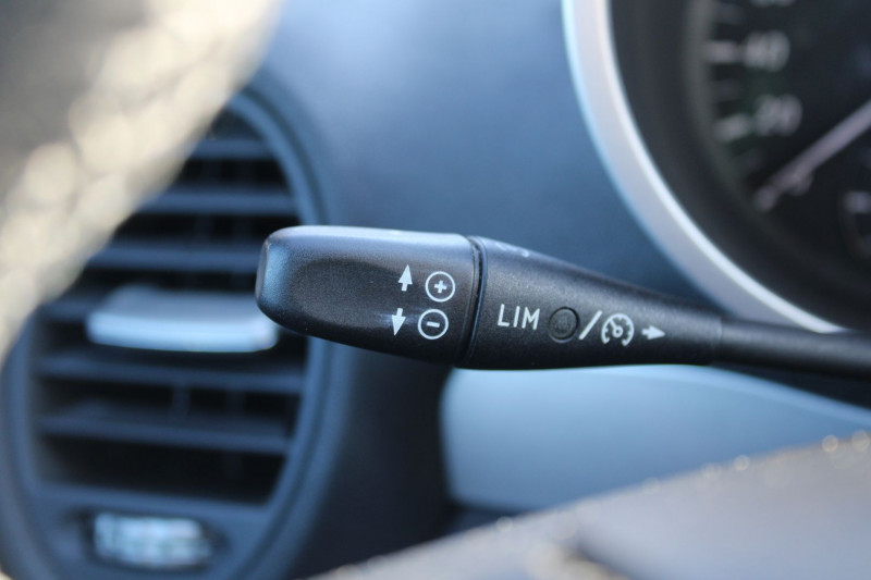 Photo 11 de l'offre de MERCEDES-BENZ CLASSE SLK CABRIOLET 200 KOMPRESSOR 163 CV CLIM AUDIO CUIR SPORT JA 18 TELEPHONE RÃGULATEUR à 11900€ chez Bougel transactions