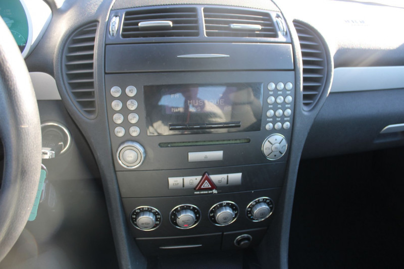 Photo 13 de l'offre de MERCEDES-BENZ CLASSE SLK CABRIOLET 200 KOMPRESSOR 163 CV CLIM AUDIO CUIR SPORT JA 18 TELEPHONE RÃGULATEUR à 11900€ chez Bougel transactions