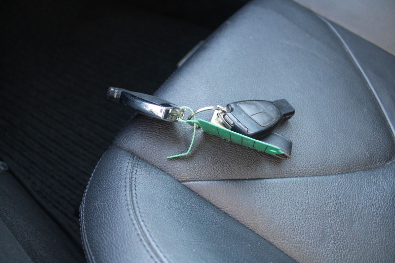 Photo 15 de l'offre de MERCEDES-BENZ CLASSE SLK CABRIOLET 200 KOMPRESSOR 163 CV CLIM AUDIO CUIR SPORT JA 18 TELEPHONE RÃGULATEUR à 11900€ chez Bougel transactions