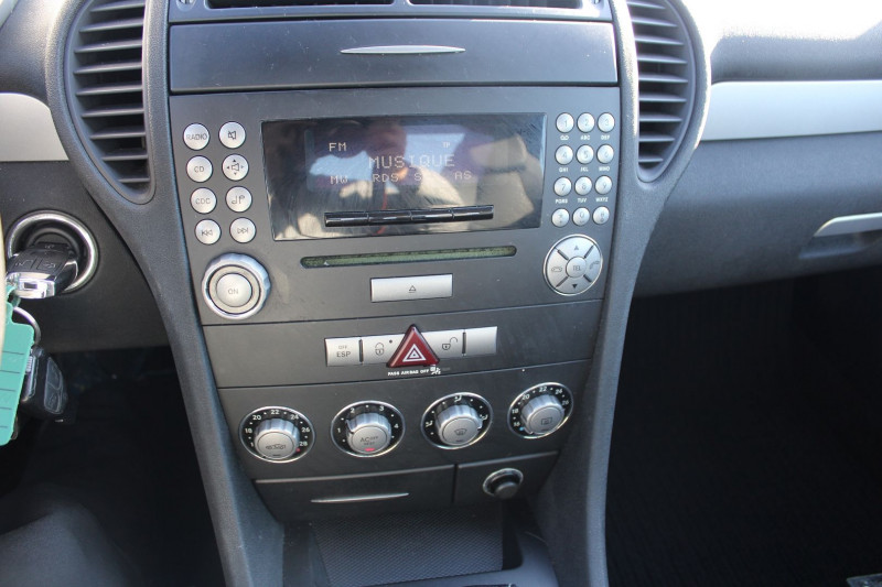 Photo 12 de l'offre de MERCEDES-BENZ CLASSE SLK CABRIOLET 200 KOMPRESSOR 163 CV CLIM AUDIO CUIR SPORT JA 18 TELEPHONE RÃGULATEUR à 11900€ chez Bougel transactions