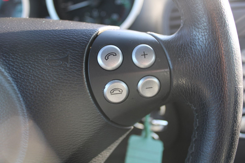 Photo 16 de l'offre de MERCEDES-BENZ CLASSE SLK CABRIOLET 200 KOMPRESSOR 163 CV CLIM AUDIO CUIR SPORT JA 18 TELEPHONE RÃGULATEUR à 11900€ chez Bougel transactions