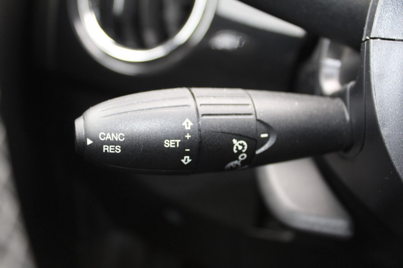 Photo 13 de l'offre de FIAT 500 C LOUNGE CABRIOLET GPS MÃDIA USB BLUETOOTH CLIM AUTO RÃGULATEUR RADARS ABS ESP à 11500€ chez Bougel transactions