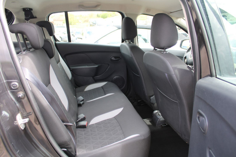 Photo 8 de l'offre de DACIA SANDERO III STEPWAY DCI 90 GPS MÃDIA USB LEDS ABS RÃGULATEUR BLUETOOTH RADARS CLIMAT DIESEL à 10500€ chez Bougel transactions