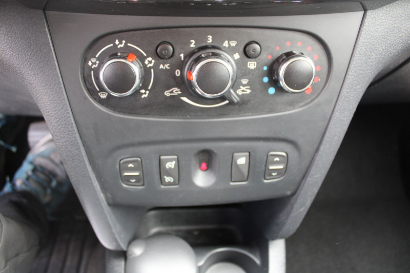 Photo 11 de l'offre de DACIA SANDERO III STEPWAY DCI 90 GPS MÃDIA USB LEDS ABS RÃGULATEUR BLUETOOTH RADARS CLIMAT DIESEL à 10500€ chez Bougel transactions