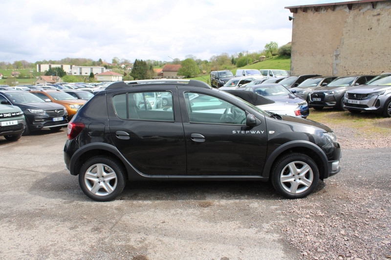 Photo 5 de l'offre de DACIA SANDERO III STEPWAY DCI 90 GPS MÃDIA USB LEDS ABS RÃGULATEUR BLUETOOTH RADARS CLIMAT DIESEL à 10500€ chez Bougel transactions