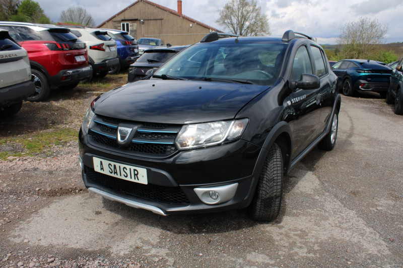 Photo 4 de l'offre de DACIA SANDERO III STEPWAY DCI 90 GPS MÃDIA USB LEDS ABS RÃGULATEUR BLUETOOTH RADARS CLIMAT DIESEL à 10500€ chez Bougel transactions