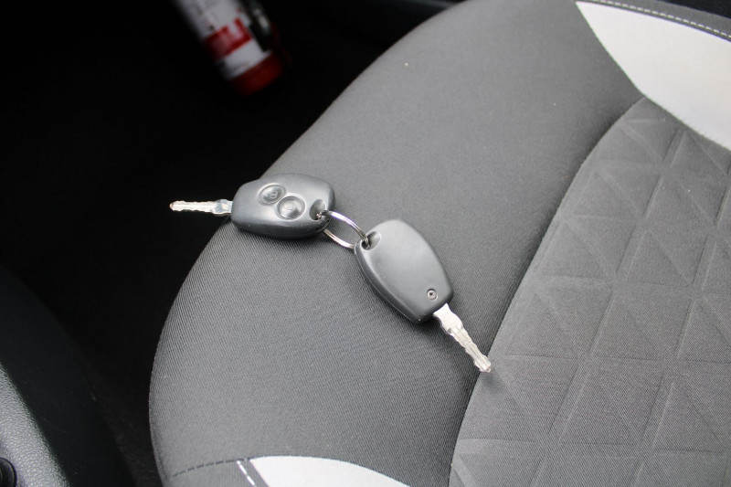 Photo 12 de l'offre de DACIA SANDERO III STEPWAY DCI 90 GPS MÃDIA USB LEDS ABS RÃGULATEUR BLUETOOTH RADARS CLIMAT DIESEL à 10500€ chez Bougel transactions