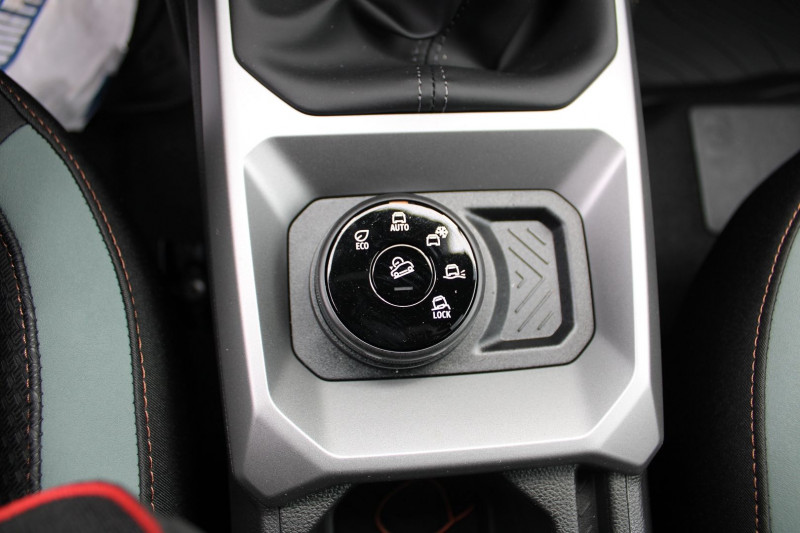 Photo 15 de l'offre de DACIA DUSTER VI EXTREME TCE 130 CV "4X4" GPS CARPLAY JA17 FULL LED CAMÃRA 360Â° I-COKPIT PK HIVER à 27990€ chez Bougel transactions