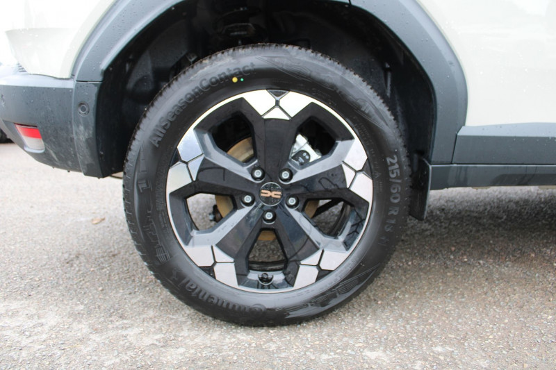 Photo 8 de l'offre de DACIA DUSTER VI EXTREME TCE 130 CV "4X4" GPS 3D JA 18 FULL LED CAMÃRA 360Â° PACK HIVER RÃGULATEUR à 28500€ chez Bougel transactions