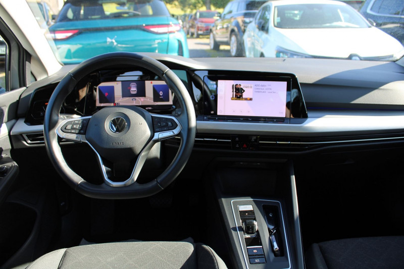 Photo 10 de l'offre de VOLKSWAGEN GOLF 8 1.5 ETSI OPF 150CH STYLE DSG7 CAMÃRA GPS 3D BOITE AUTO à 23900€ chez Bougel transactions