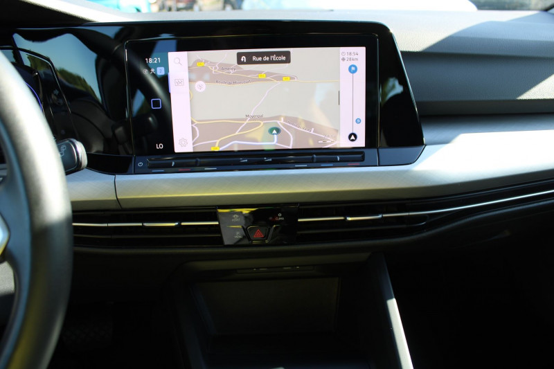 Photo 13 de l'offre de VOLKSWAGEN GOLF 8 1.5 ETSI OPF 150CH STYLE DSG7 CAMÃRA GPS 3D BOITE AUTO à 23900€ chez Bougel transactions