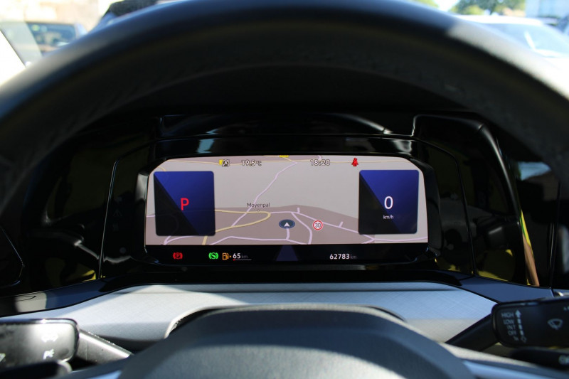 Photo 12 de l'offre de VOLKSWAGEN GOLF 8 1.5 ETSI OPF 150CH STYLE DSG7 CAMÃRA GPS 3D BOITE AUTO à 23900€ chez Bougel transactions