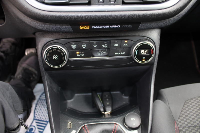Photo 14 de l'offre de FORD FIESTA ST-LINE 125 CV ECOBOOST GPS CARPLAY AUDIO USB JA 17 RADAR BLUETOOTH RÃGULATEUR à 11990€ chez Bougel transactions
